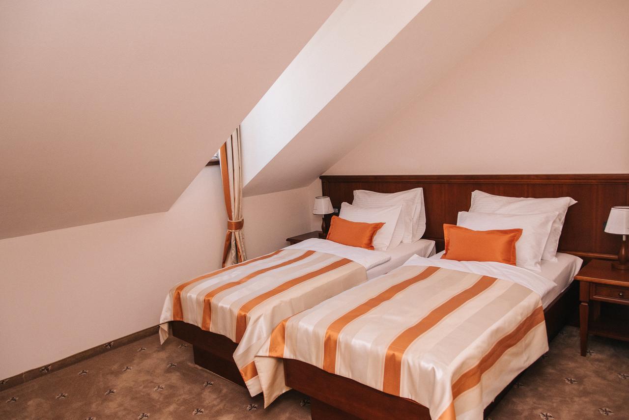 Hotel Stara Lika Ґоспич Екстер'єр фото