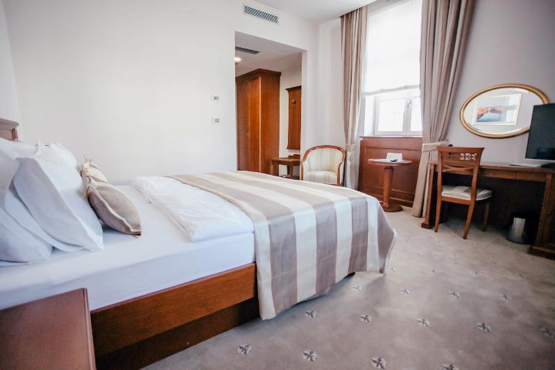 Hotel Stara Lika Ґоспич Екстер'єр фото