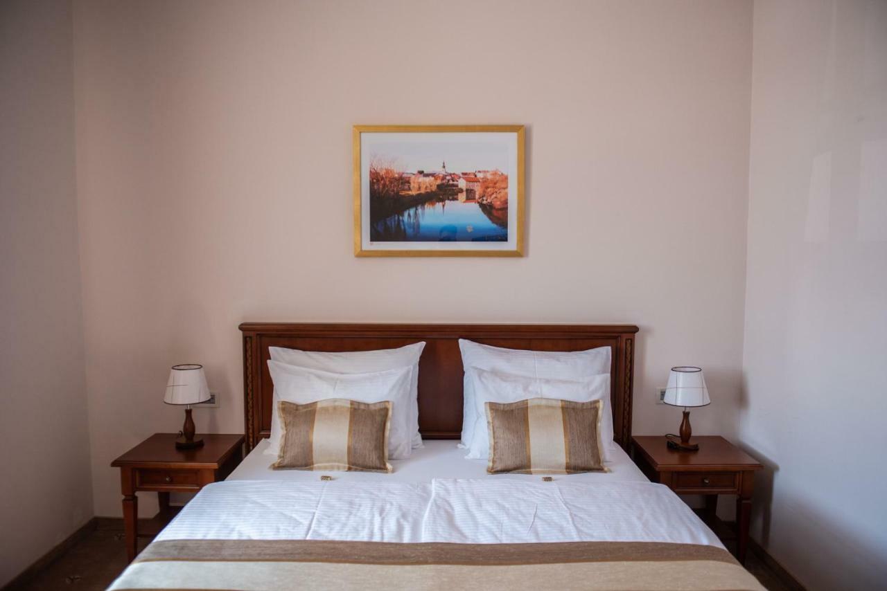 Hotel Stara Lika Ґоспич Екстер'єр фото